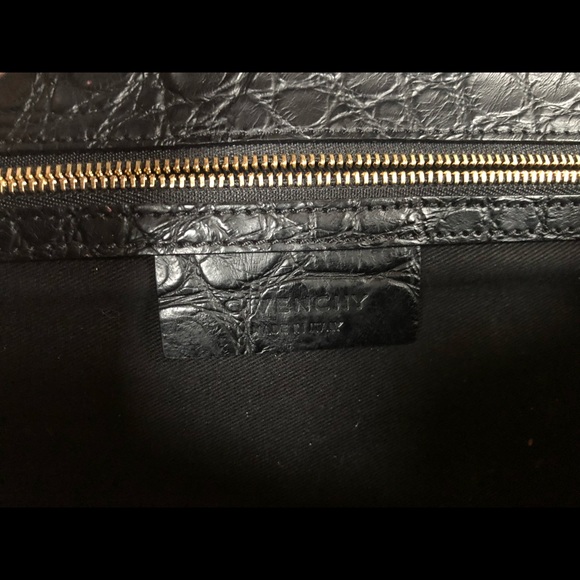 AUTHENTIC Givenchy shark tooth closure clutch - Picture 4 of 8